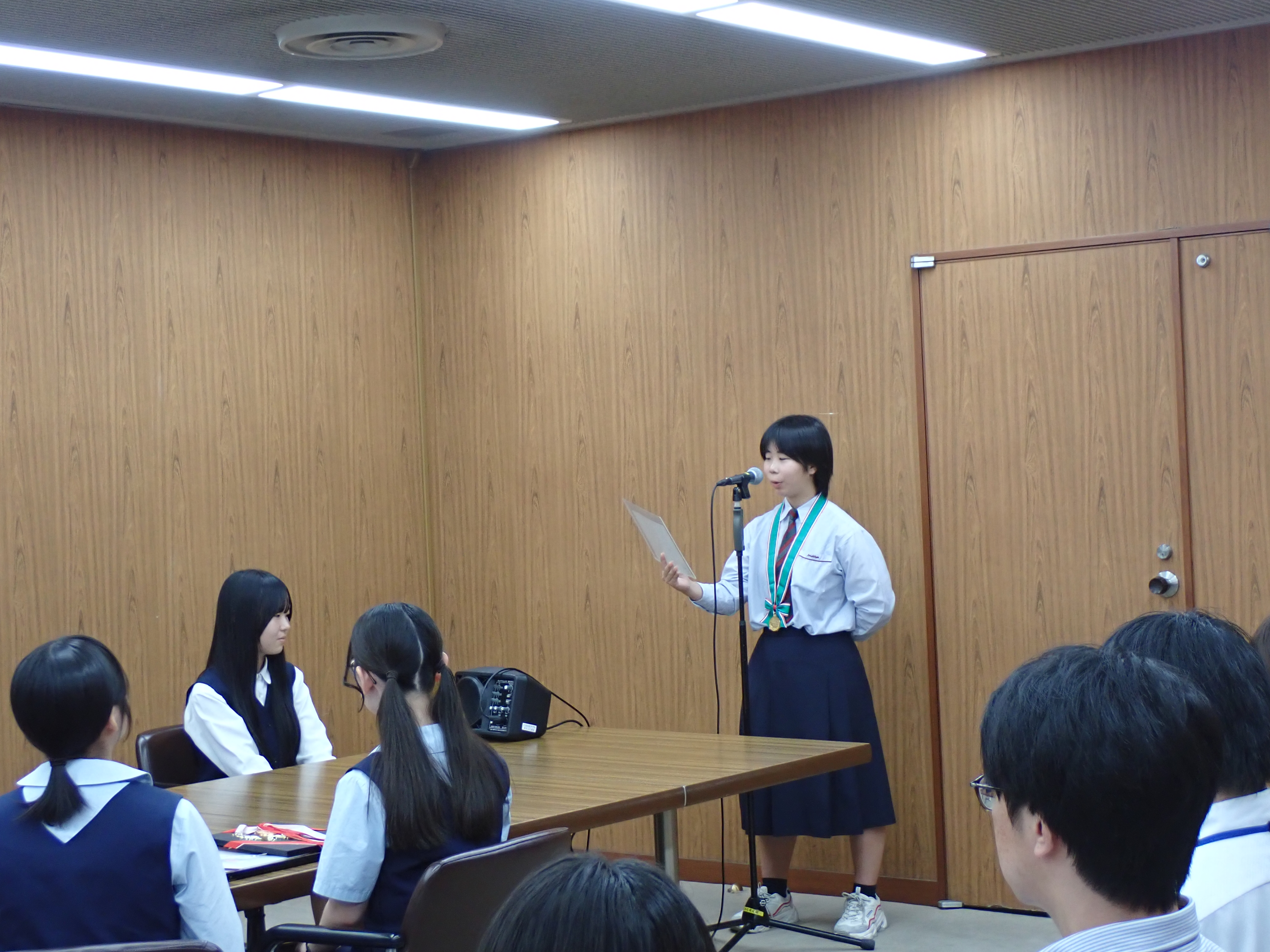 実演をする生徒３