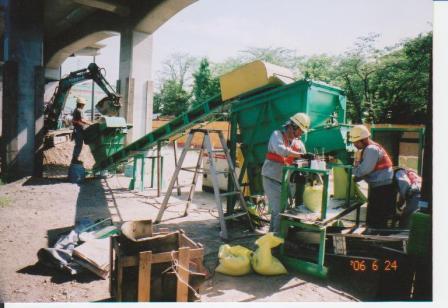 土のう製造機「ドノーラック」の写真