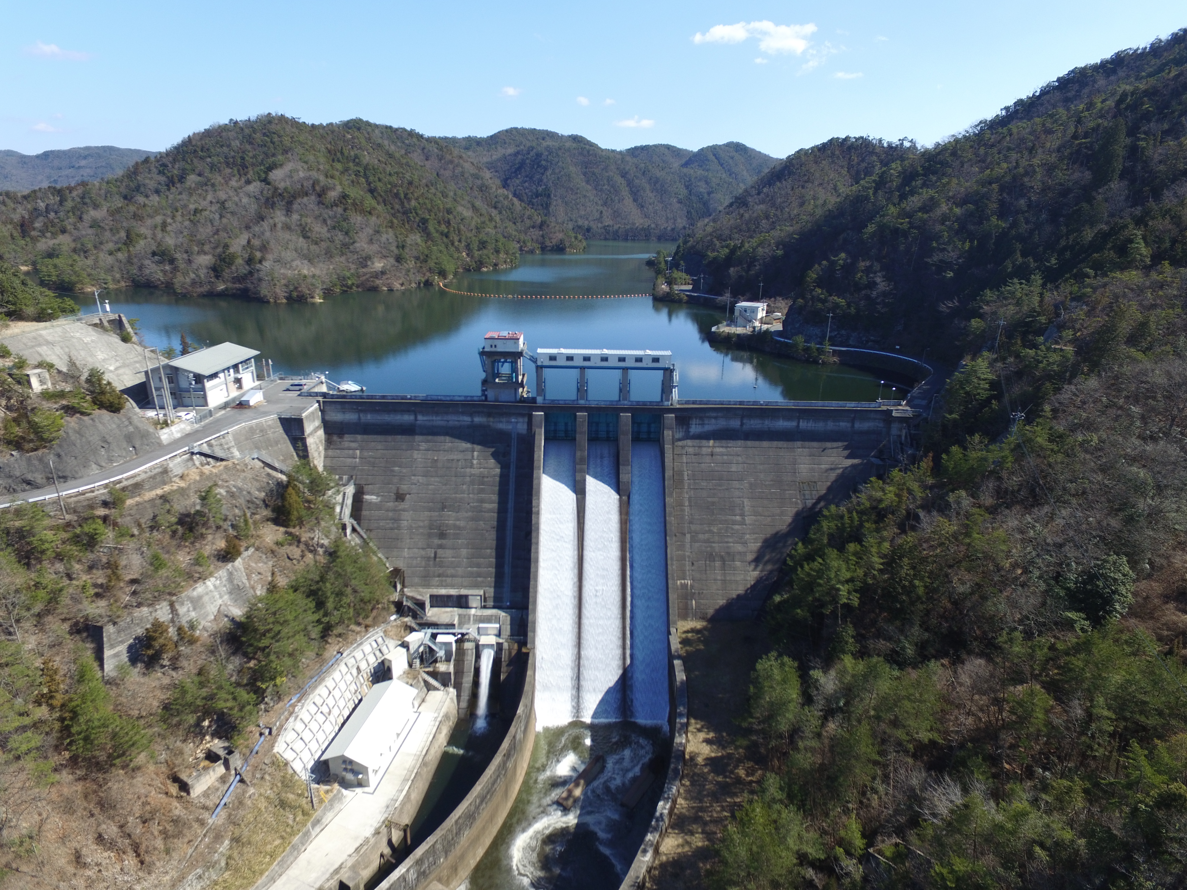 ダム上空からの写真